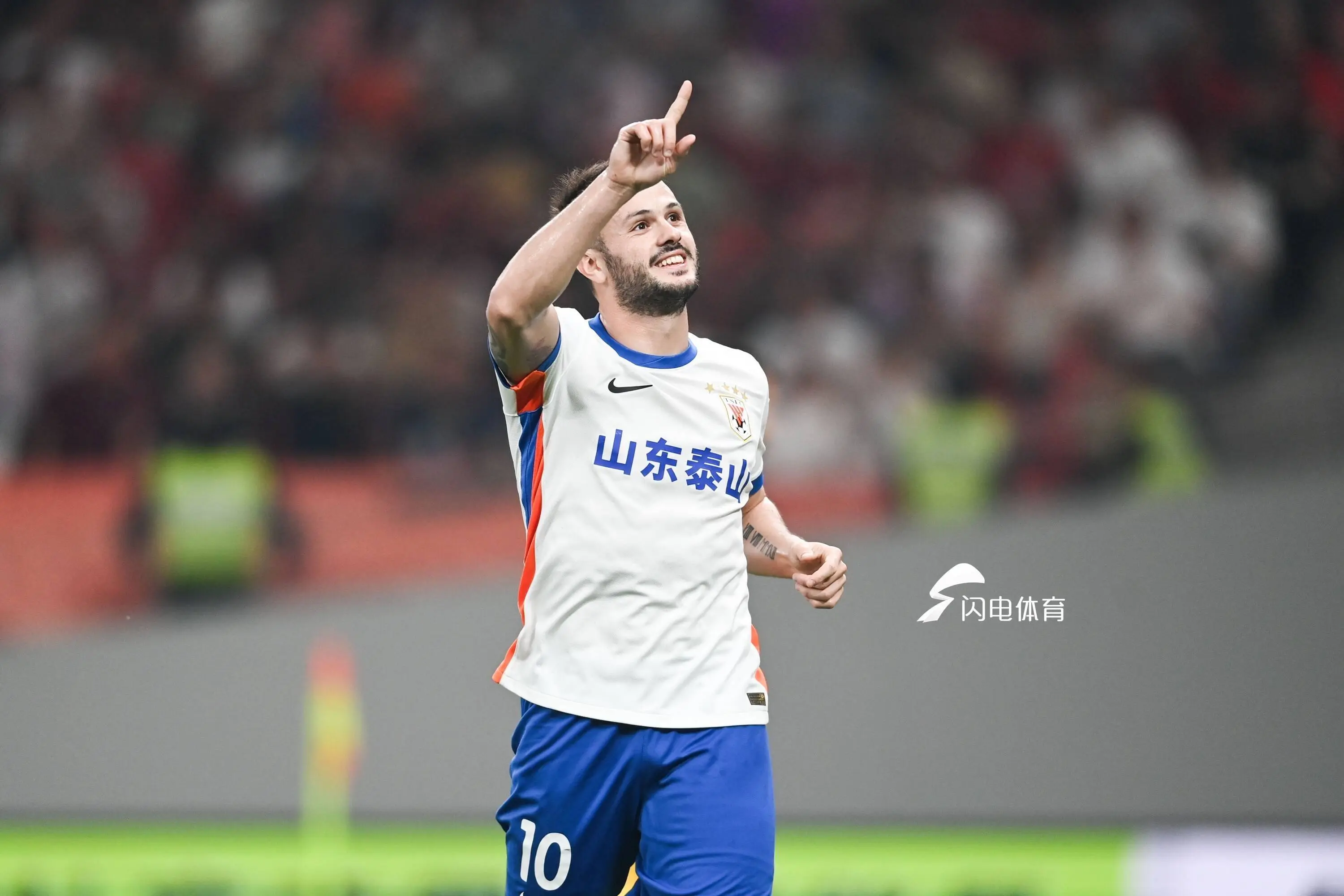 包含窗口期西甲传出新动向，山东泰山回应争议，管理层表态：管理层满意，资深球员宣示担当的词条